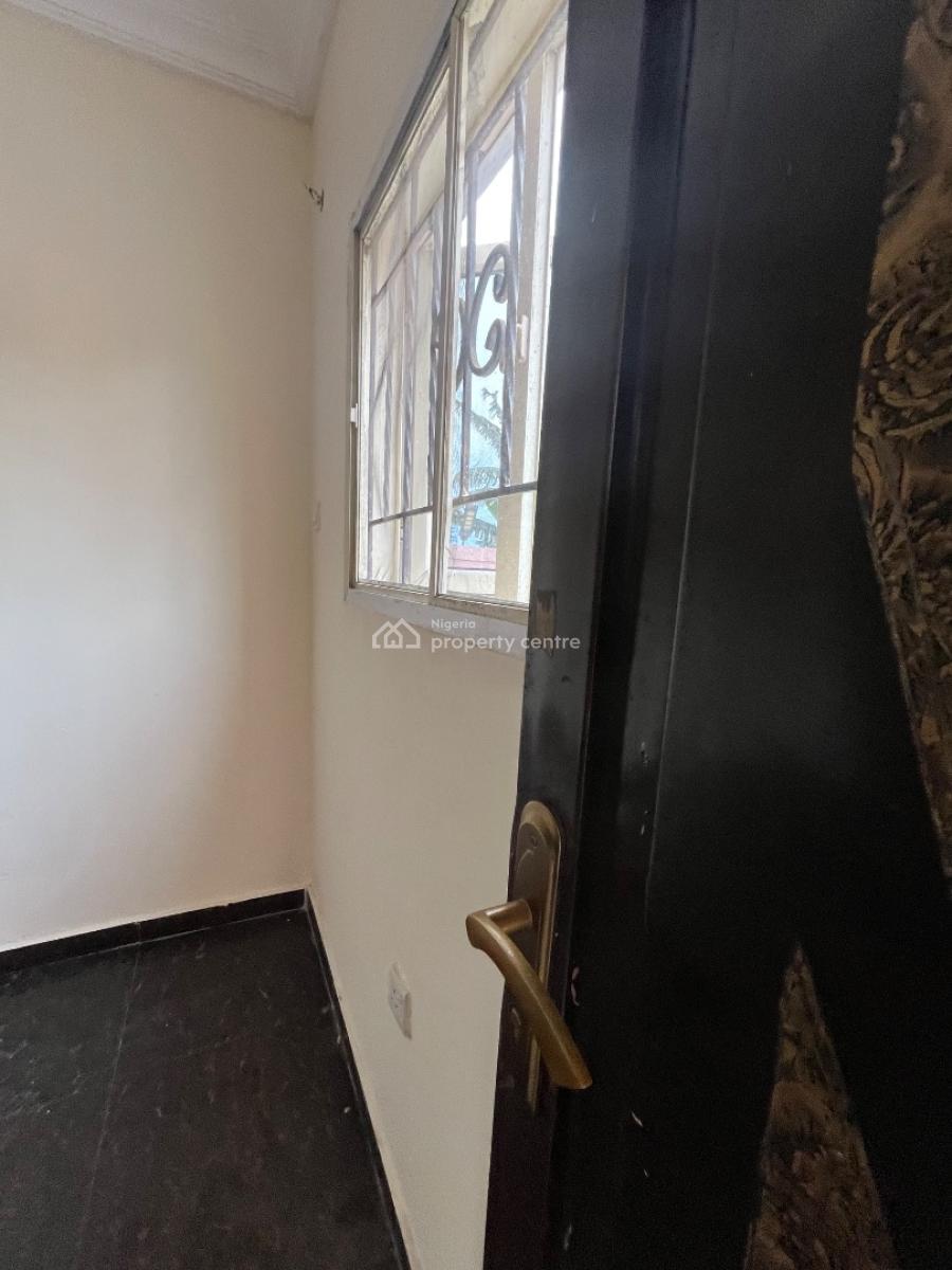 Well Renovated 3bed in a Secured Est, Silverland Estate Sangotedo, Ajah, Lagos, Flat / Apartment for Rent