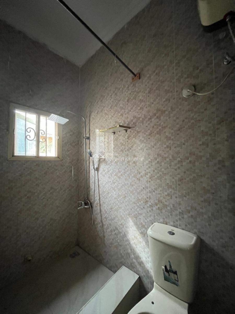 Well Renovated 3bed in a Secured Est, Silverland Estate Sangotedo, Ajah, Lagos, Flat / Apartment for Rent