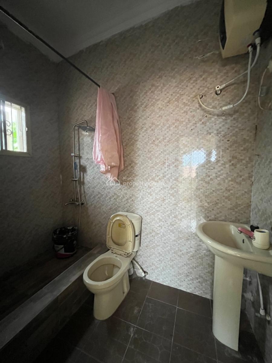 Well Renovated 3bed in a Secured Est, Silverland Estate Sangotedo, Ajah, Lagos, Flat / Apartment for Rent