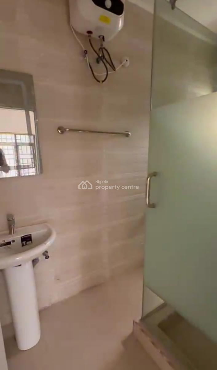 Spacious 3 Bedroom Flat, Guzape, Guzape District, Abuja, Flat / Apartment for Rent