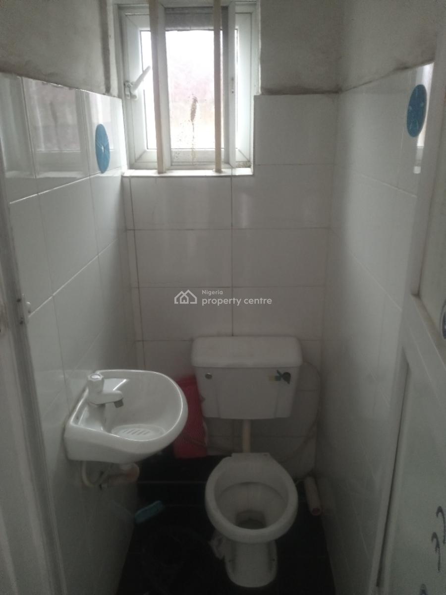 Executive 2bedroom, Babs Animashun Off Bode Thomas, Surulere, Lagos, Flat / Apartment for Rent