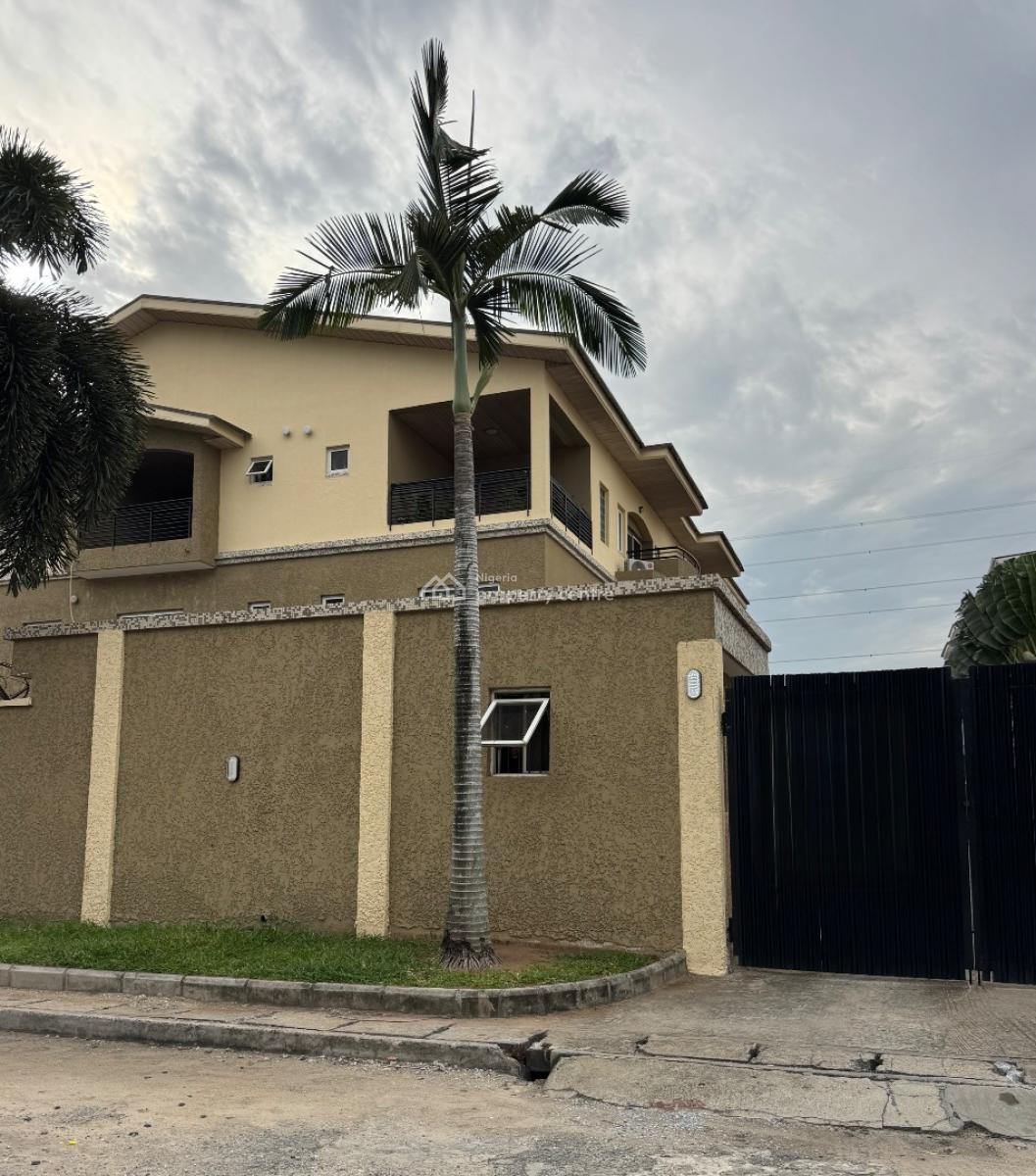 Fully Serviced 4 Bedroom Maisonette, Off Admiralty Way, Lekki Phase 1, Lekki, Lagos, Flat / Apartment for Rent