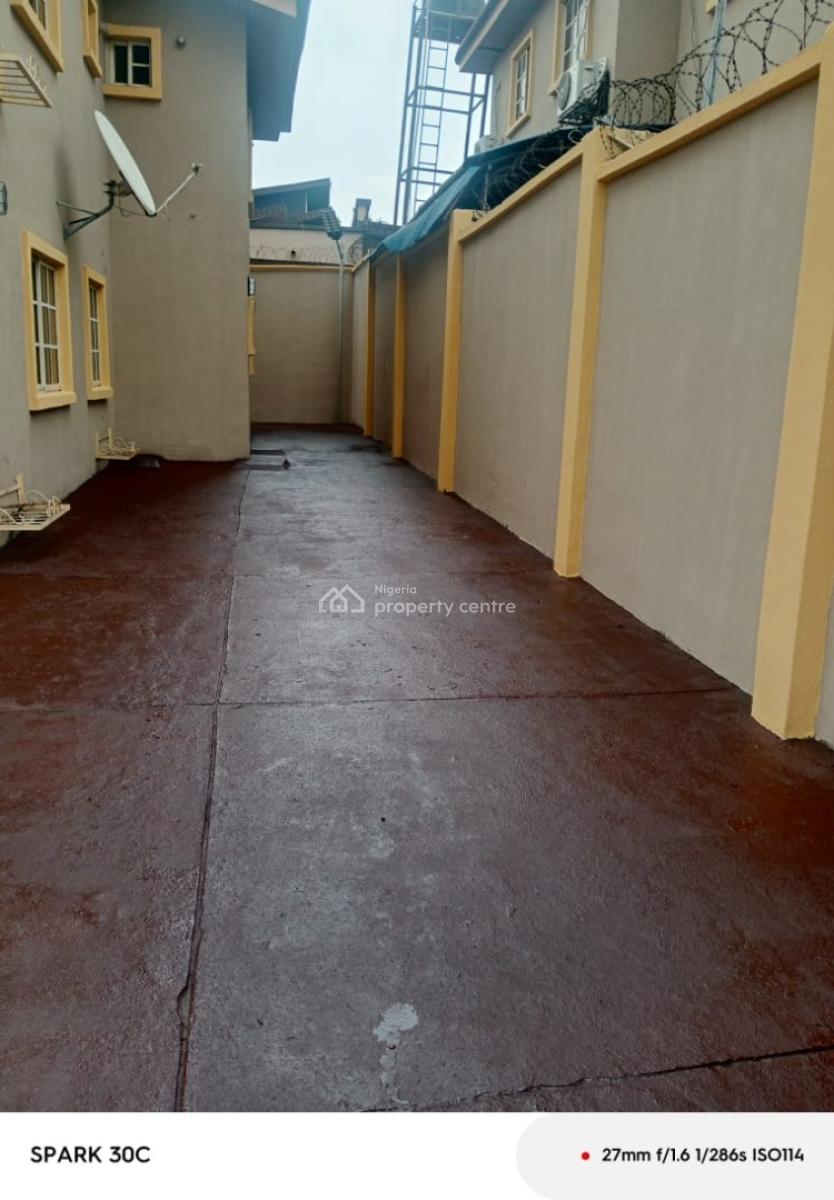5bedroom Fully Detached Duplex in Magodo Phase 2. with Bq and a Gate H, Gra Phase 2, Magodo, Lagos, Detached Duplex for Rent