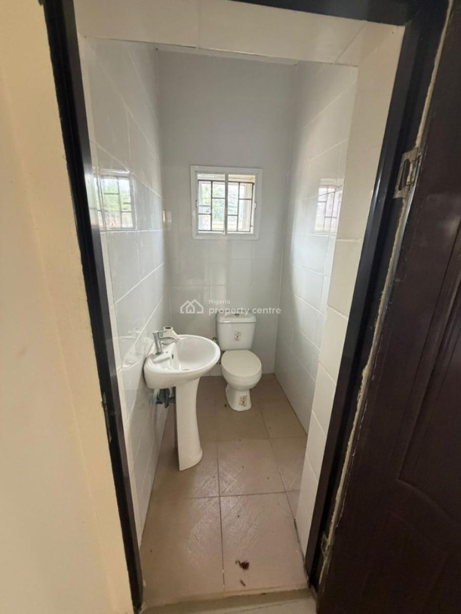 Spacious 3 Bedroom  Self Service Downstairs Unit, Alpha Beach, Chevron, Lekki, Lagos, Flat / Apartment for Rent