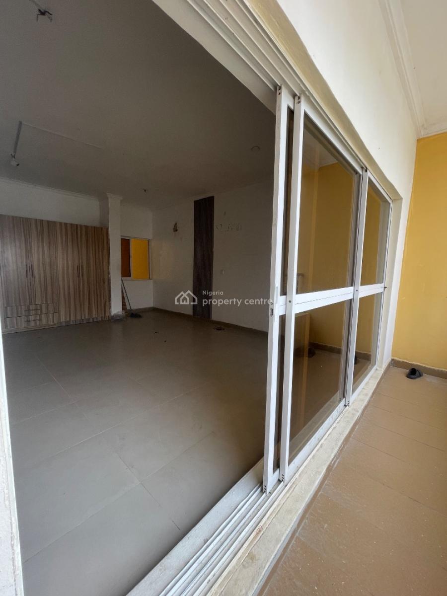 Masters Bedroom with Balcony and Bath Tub, Grand Court Estate, Lekki, Lagos, Self Contain (single Rooms) for Rent