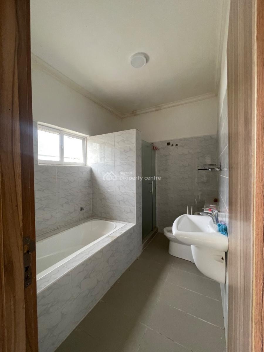 Masters Bedroom with Balcony and Bath Tub, Grand Court Estate, Lekki, Lagos, Self Contain (single Rooms) for Rent