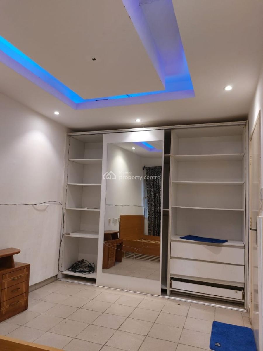 Serviced 1-bed with Swimming Pool & Top-tier Amenities, Lekki Phase 1, Lekki, Lagos, Flat / Apartment for Rent