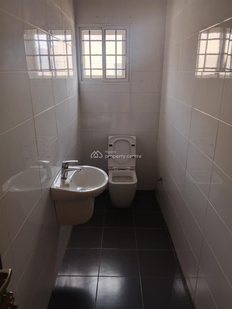Spacious 3-bedroom Flat Available for Lease in a Prime Lekki Phase 1, Furo Ezimora Street, Lekki Phase 1, Lekki, Lagos, Flat / Apartment for Rent