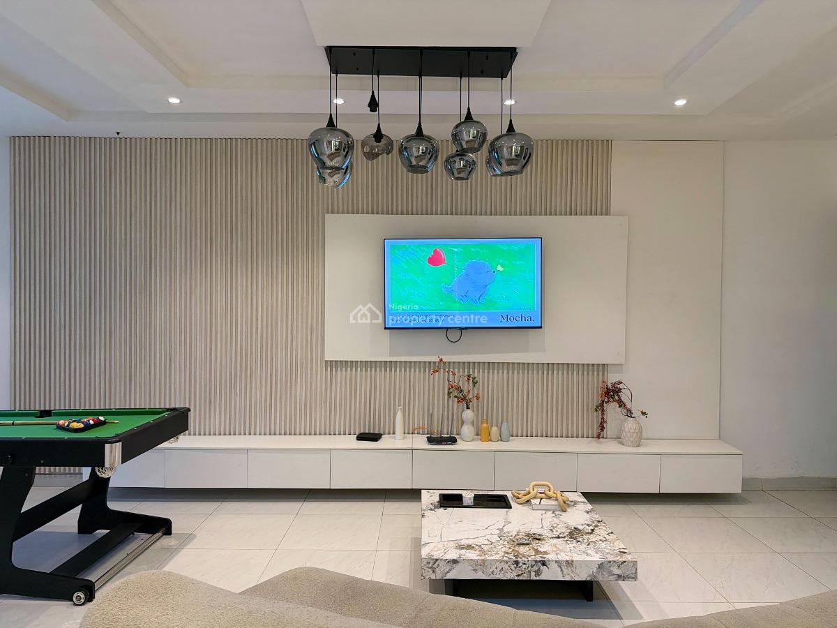 Comfy 2 Bedroom with Snooker and Rooftop Pool, Tokunbo Omisore Street Off Wole Olateju Crescent, Lekki Phase 1, Lekki, Lagos, Flat / Apartment Short Let