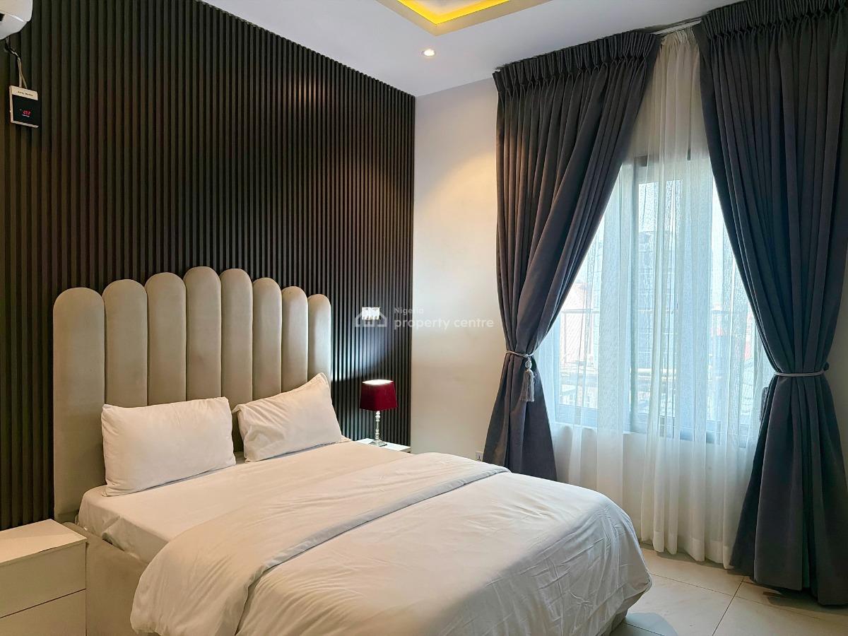 Comfy 2 Bedroom with Snooker and Rooftop Pool, Tokunbo Omisore Street Off Wole Olateju Crescent, Lekki Phase 1, Lekki, Lagos, Flat / Apartment Short Let