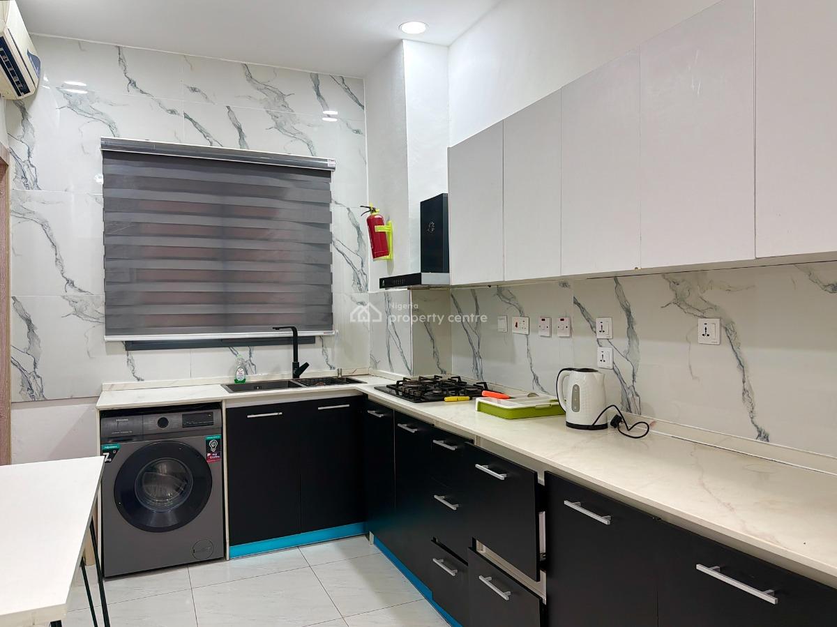 Comfy 2 Bedroom with Snooker and Rooftop Pool, Tokunbo Omisore Street Off Wole Olateju Crescent, Lekki Phase 1, Lekki, Lagos, Flat / Apartment Short Let