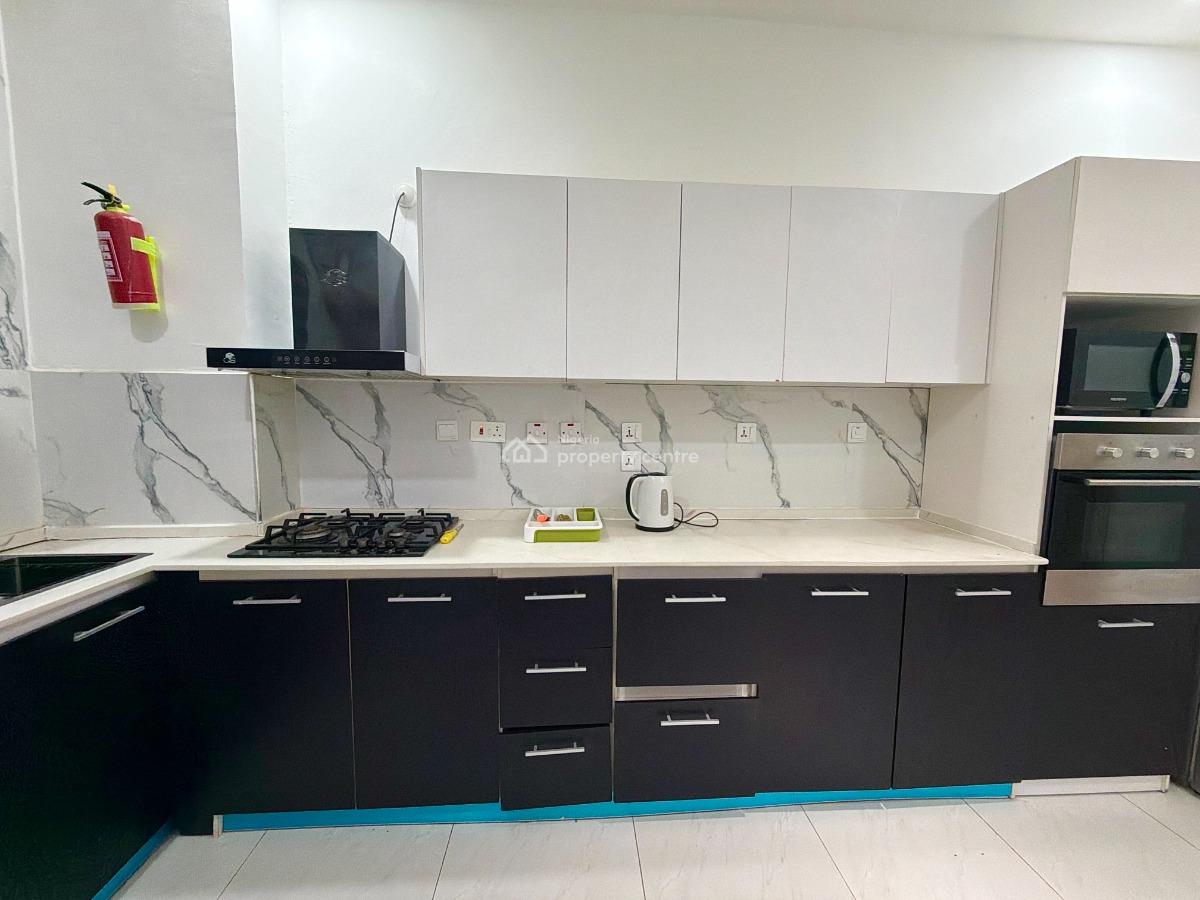 Comfy 2 Bedroom with Snooker and Rooftop Pool, Tokunbo Omisore Street Off Wole Olateju Crescent, Lekki Phase 1, Lekki, Lagos, Flat / Apartment Short Let