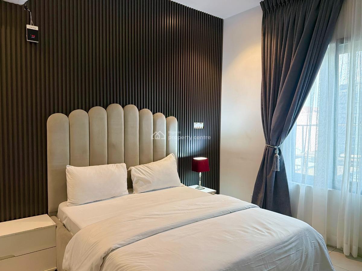 Comfy 2 Bedroom with Snooker and Rooftop Pool, Tokunbo Omisore Street Off Wole Olateju Crescent, Lekki Phase 1, Lekki, Lagos, Flat / Apartment Short Let