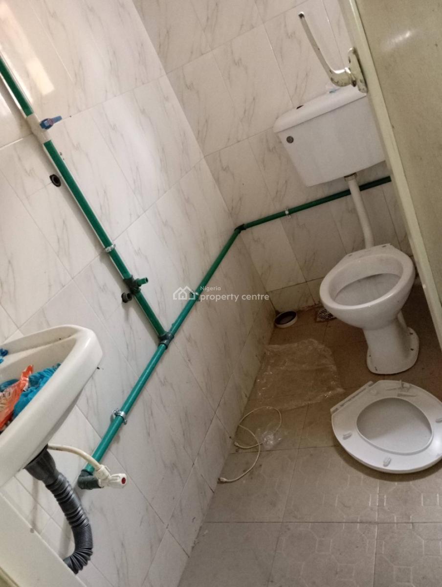 3 Bedroom Flat Upstairs, College Road, Ogba, Ogba, Ikeja, Lagos, Flat / Apartment for Rent
