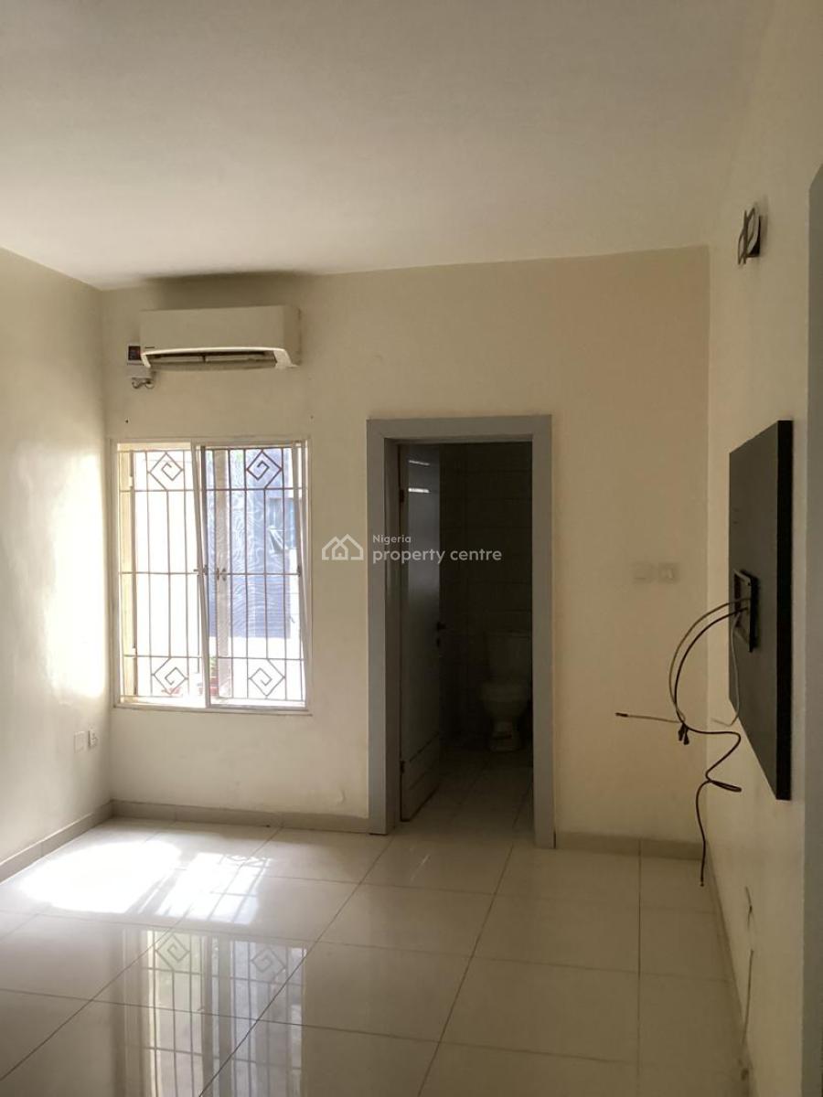Commercial 4 Bedroom Terrace Duplex with a Bq, Lekki Phase 1, Lekki, Lagos, Flat / Apartment for Rent