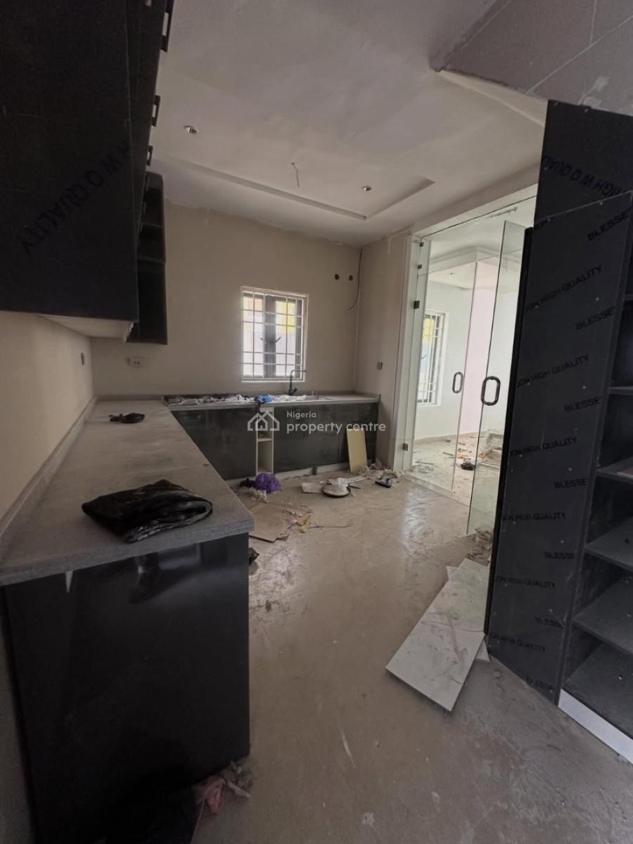 Pristine 4bedroom Terrace Duplex with 2 Living Room and a Bq, Guzape District, Abuja, Terraced Duplex for Sale