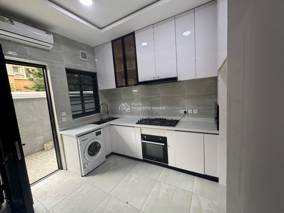 a Brand New 3 Bedroom Apartment with Bq, Lekki Phase 1, Lekki, Lagos, Flat / Apartment for Rent