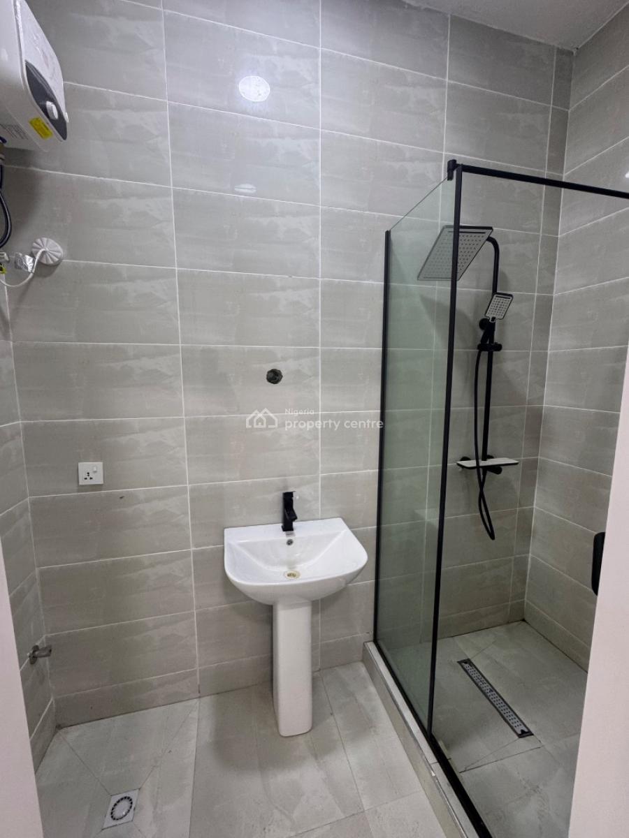 a Brand New 3 Bedroom Apartment with Bq, Lekki Phase 1, Lekki, Lagos, Flat / Apartment for Rent