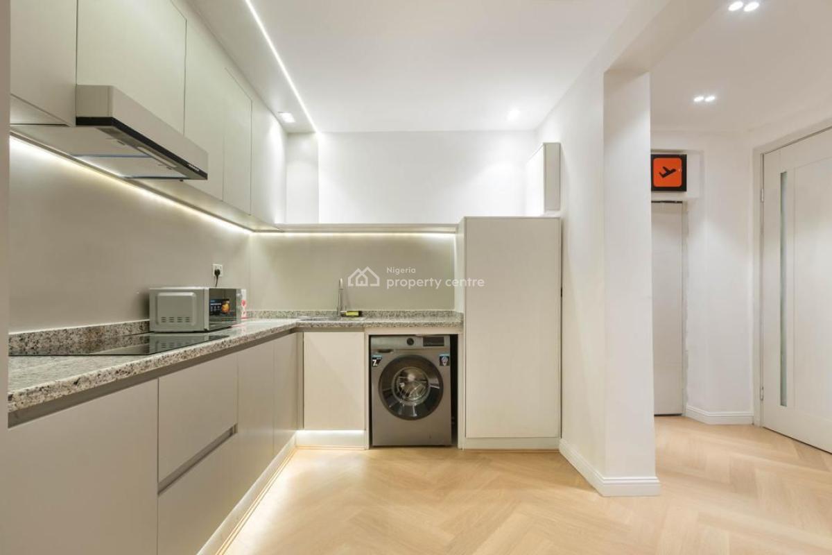 Luxury 1 Bedroom Apartment with Housekeeping and Chef on Demand, Suoerfast Wifi and Gymnasium, Lekki Phase 1, Lekki, Lagos, Flat / Apartment Short Let