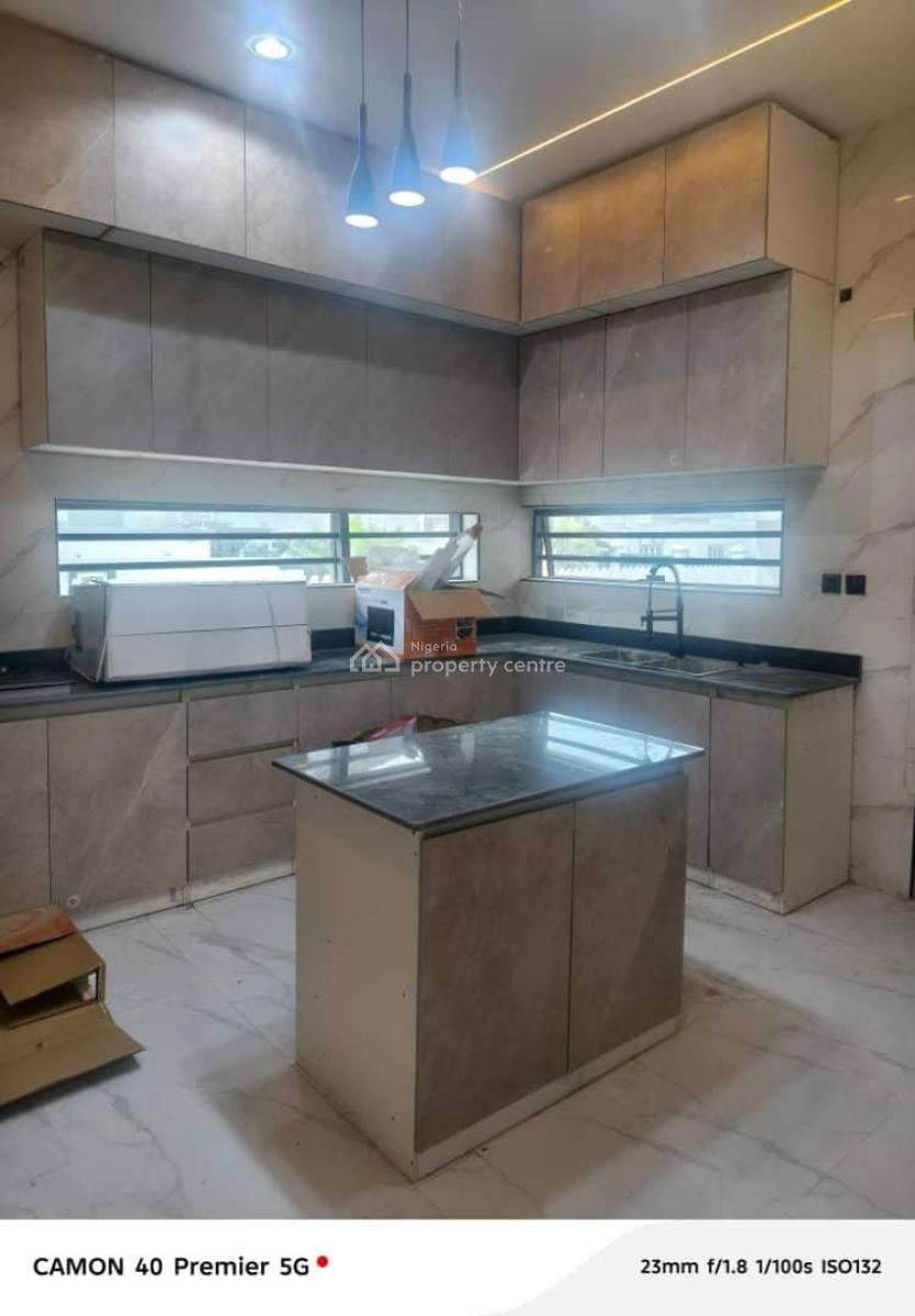 5 Bedroom Terrace House with Bq, Ologolo, Lekki, Lagos, Terraced Duplex for Sale
