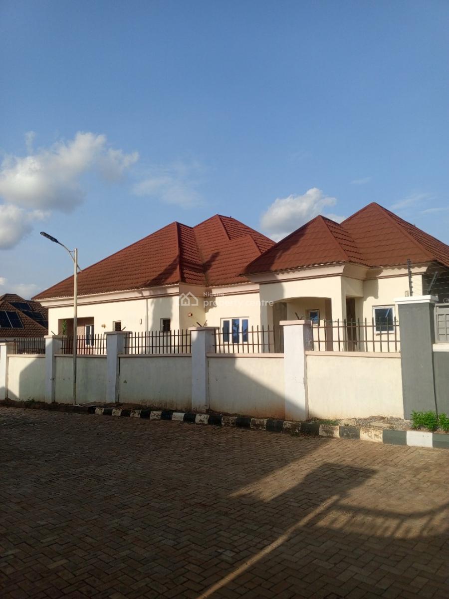 Distress Sell 3 Bedrooms Fully Detached Bungalow with 2 Bqs in Estate, Kabusa, Abuja, Detached Bungalow for Sale