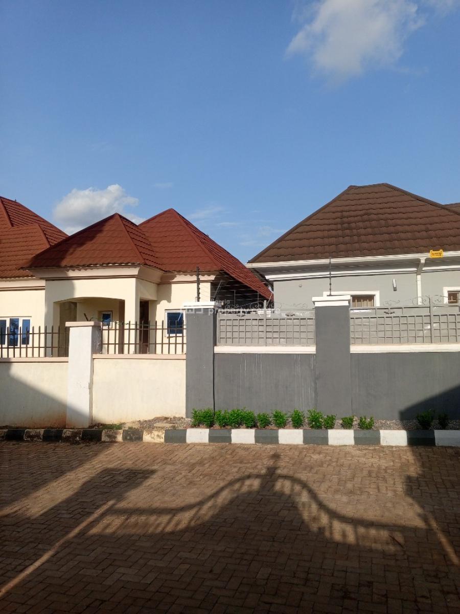 Distress Sell 3 Bedrooms Fully Detached Bungalow with 2 Bqs in Estate, Kabusa, Abuja, Detached Bungalow for Sale
