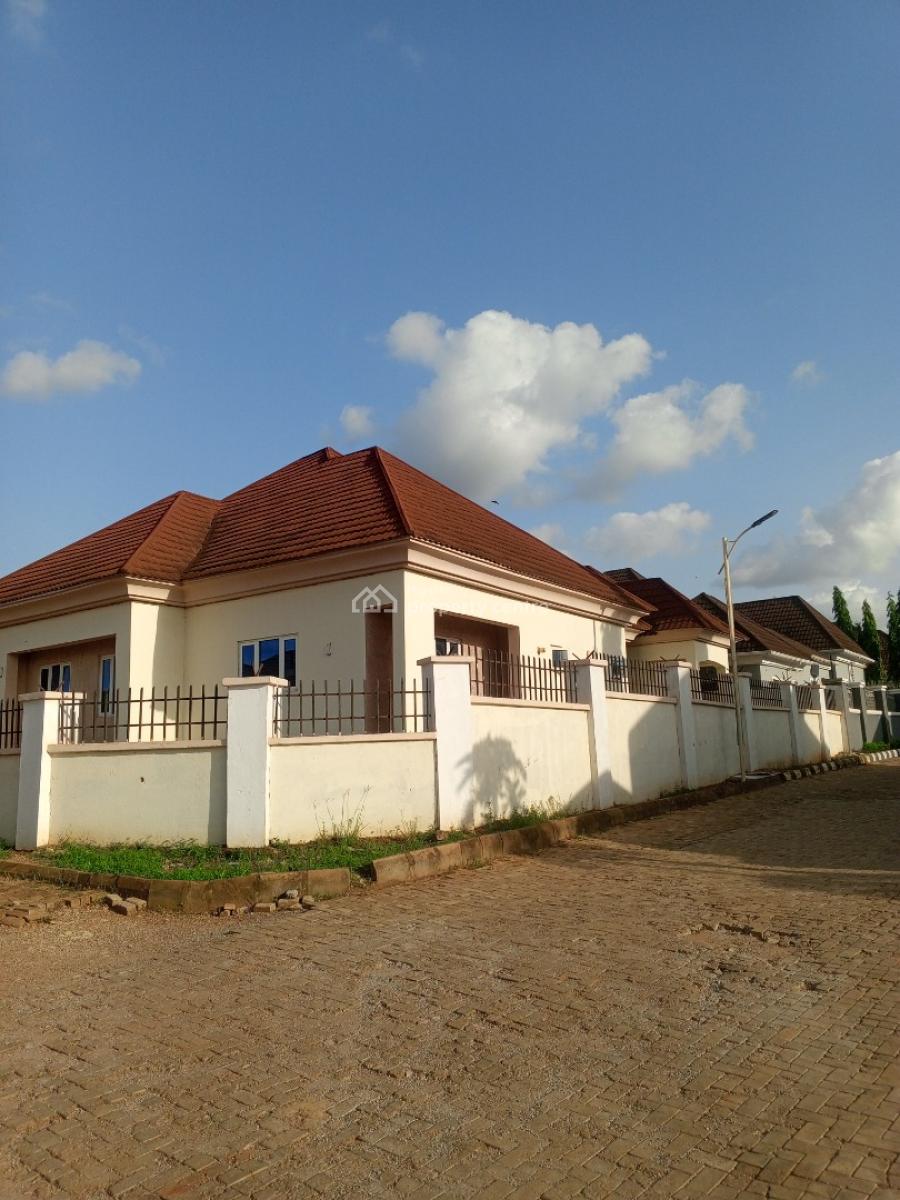 Distress Sell 3 Bedrooms Fully Detached Bungalow with 2 Bqs in Estate, Kabusa, Abuja, Detached Bungalow for Sale