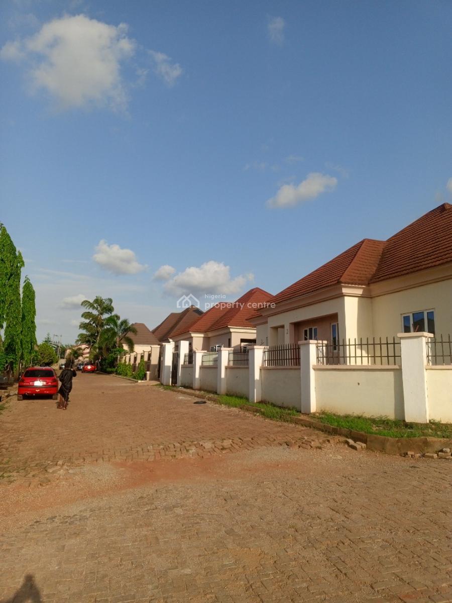 Distress Sell 3 Bedrooms Fully Detached Bungalow with 2 Bqs in Estate, Kabusa, Abuja, Detached Bungalow for Sale