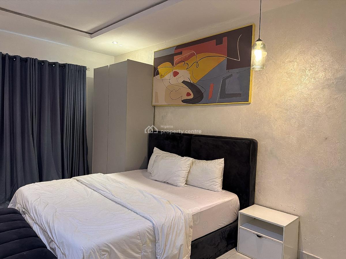 Deluxe Pent Floor 3 Bedroom with Snooker & Rooftop Pool, Tokunbo Omisore Street Off Wole Olateju Crescent, Lekki Phase 1, Lekki, Lagos, Flat / Apartment Short Let