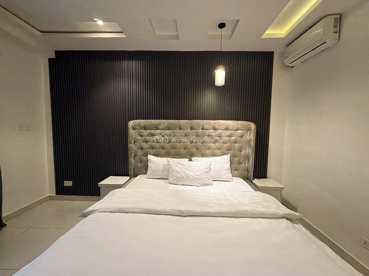 Deluxe Pent Floor 3 Bedroom with Snooker & Rooftop Pool, Tokunbo Omisore Street Off Wole Olateju Crescent, Lekki Phase 1, Lekki, Lagos, Flat / Apartment Short Let