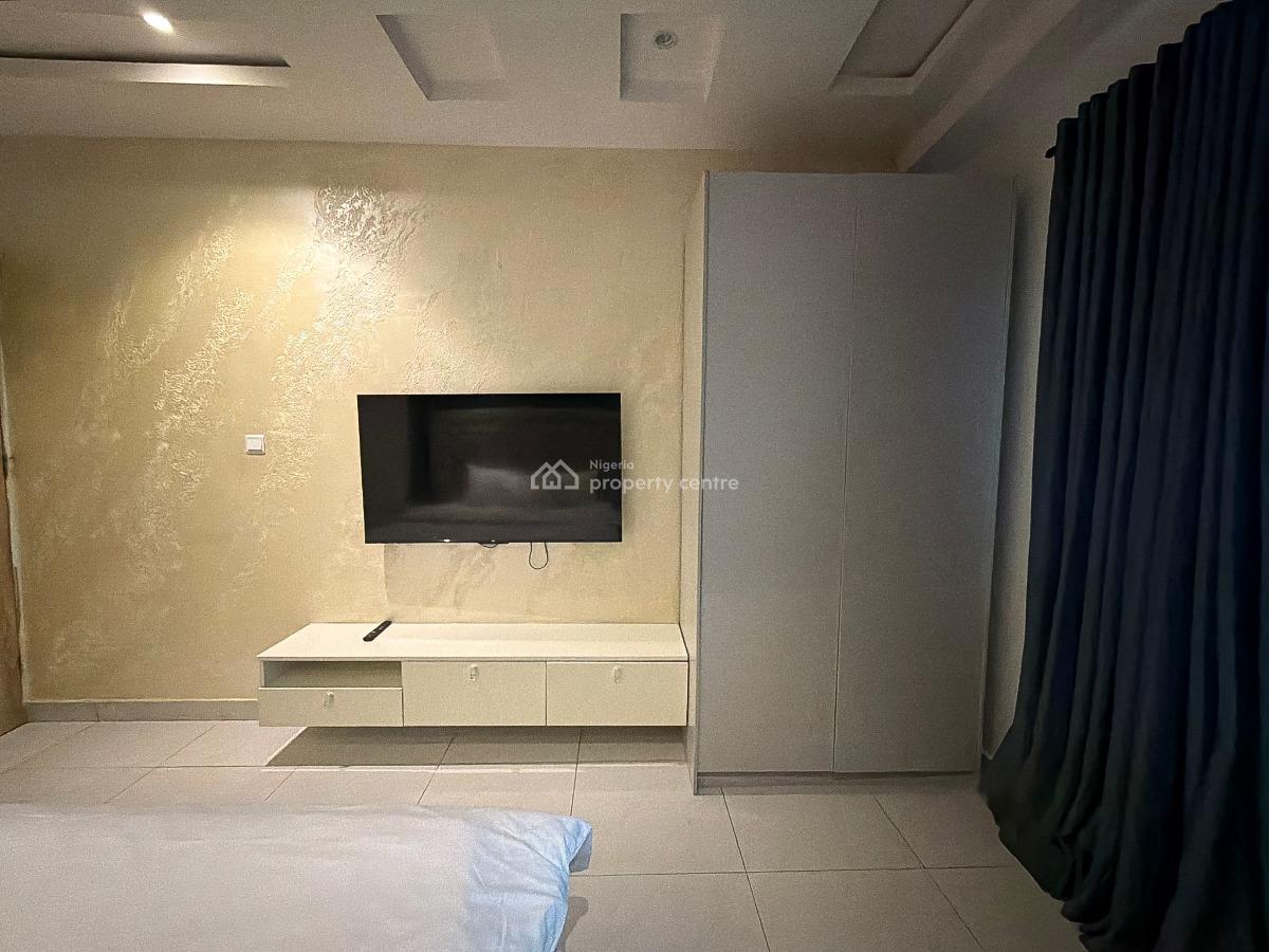 Deluxe Pent Floor 3 Bedroom with Snooker & Rooftop Pool, Tokunbo Omisore Street Off Wole Olateju Crescent, Lekki Phase 1, Lekki, Lagos, Flat / Apartment Short Let