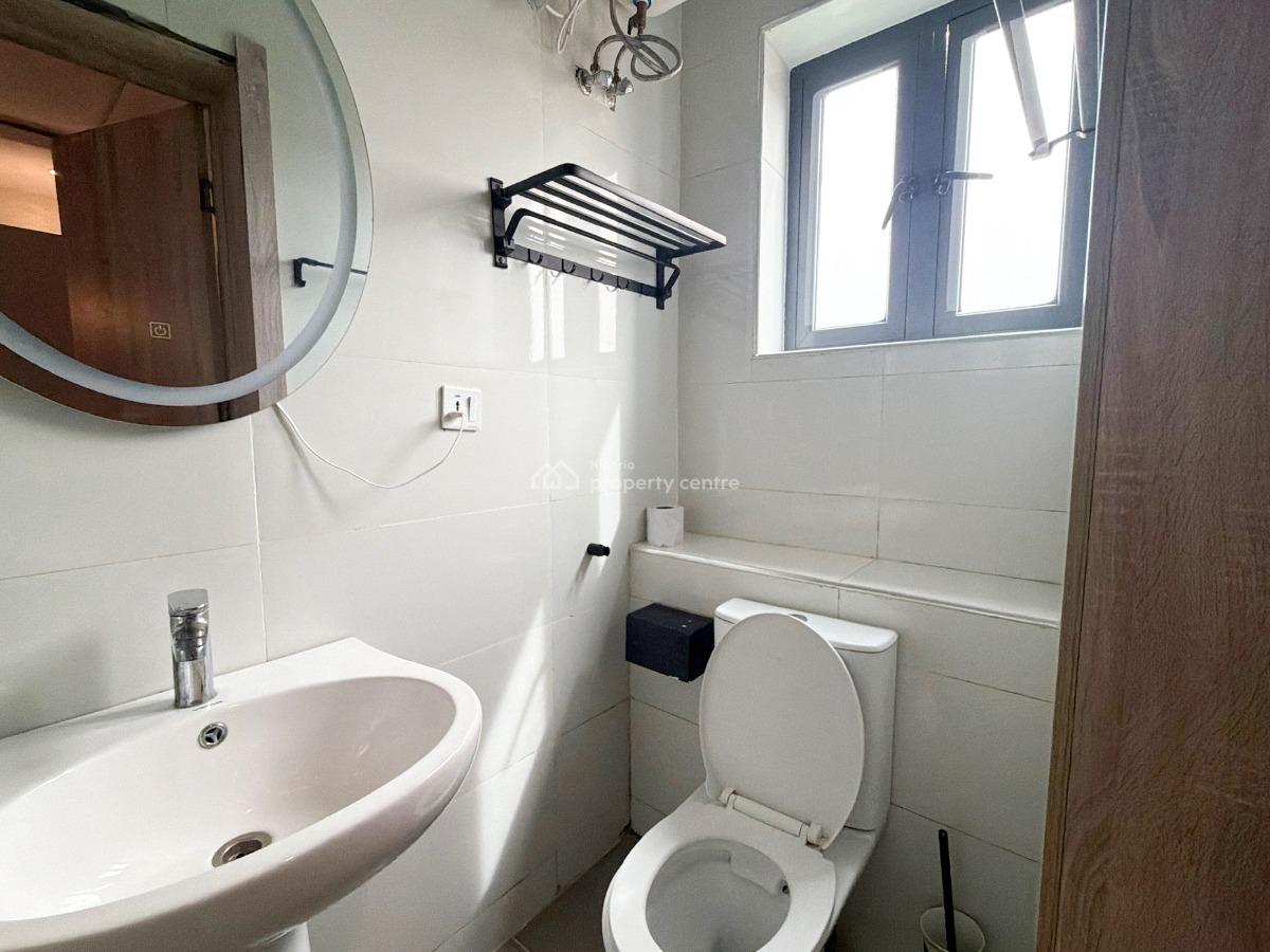 Deluxe Pent Floor 3 Bedroom with Snooker & Rooftop Pool, Tokunbo Omisore Street Off Wole Olateju Crescent, Lekki Phase 1, Lekki, Lagos, Flat / Apartment Short Let