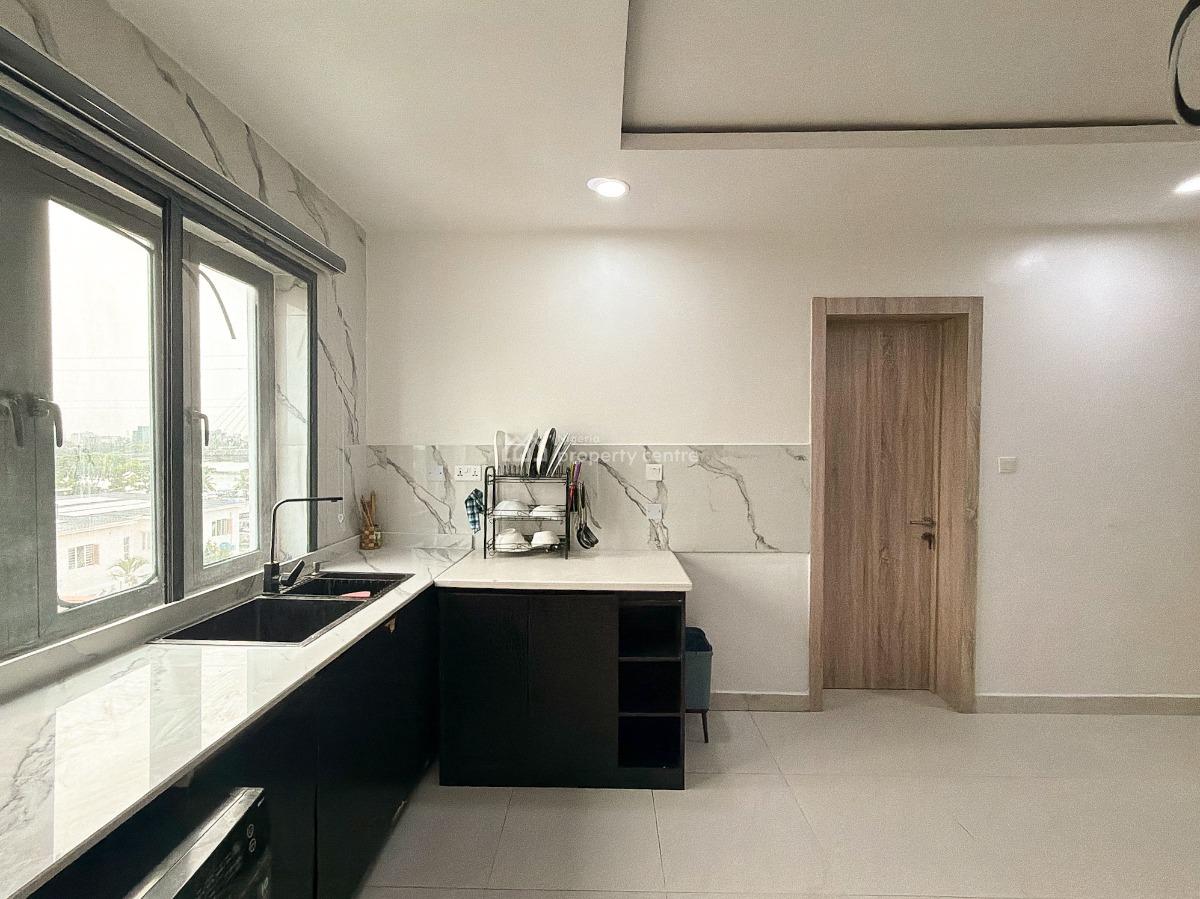 Deluxe Pent Floor 3 Bedroom with Snooker & Rooftop Pool, Tokunbo Omisore Street Off Wole Olateju Crescent, Lekki Phase 1, Lekki, Lagos, Flat / Apartment Short Let