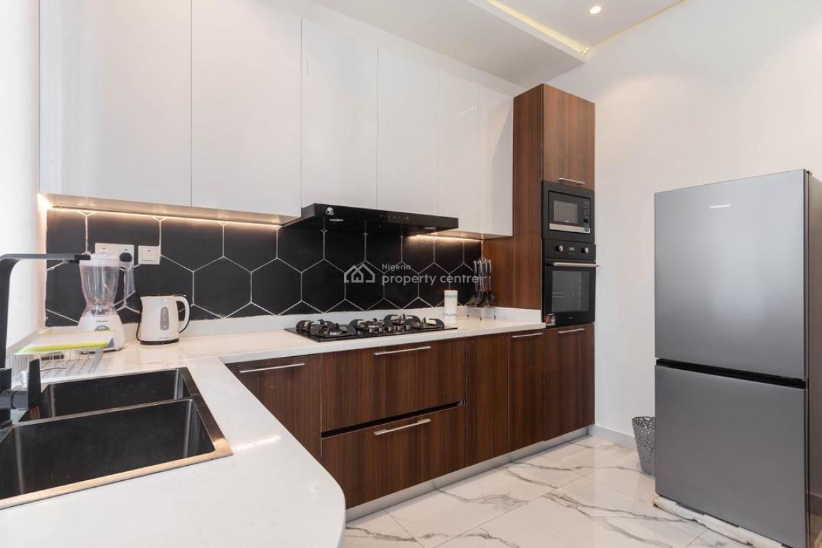 Beautiful and Spacious Serviced 3-bedroom Apartment with Double Beds, Lekki Phase 1, Lekki, Lagos, Flat / Apartment Short Let