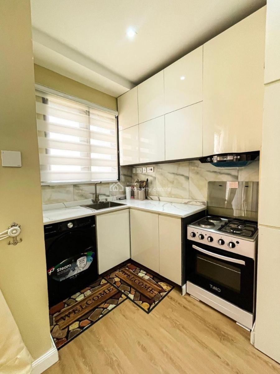 Luxury & Aesthetic 2 Bedroom Apartment W/ Pool, Gym & Rooftop Terrace, Lekki Phase 1, Lekki, Lagos, Flat / Apartment Short Let