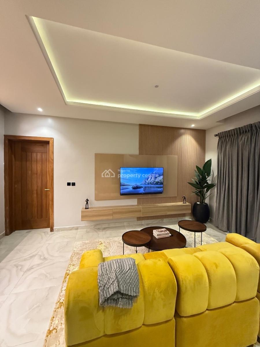 Luxury & Aesthetic 2 Bedroom Apartment W/ Pool, Gym & Rooftop Terrace, Lekki Phase 1, Lekki, Lagos, Flat / Apartment Short Let