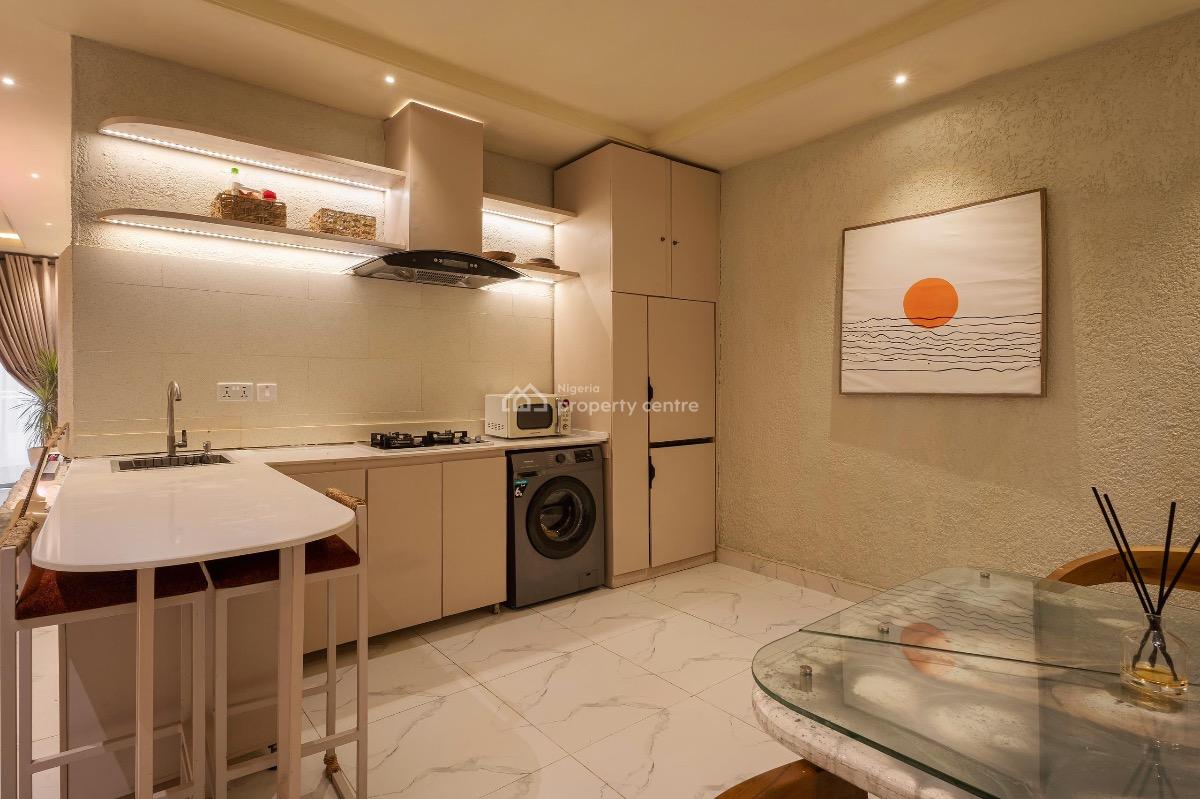 Luxury & Aesthetic 2 Bedroom Apartment W/ Pool, Gym & Rooftop Terrace, Lekki Phase 1, Lekki, Lagos, Flat / Apartment Short Let