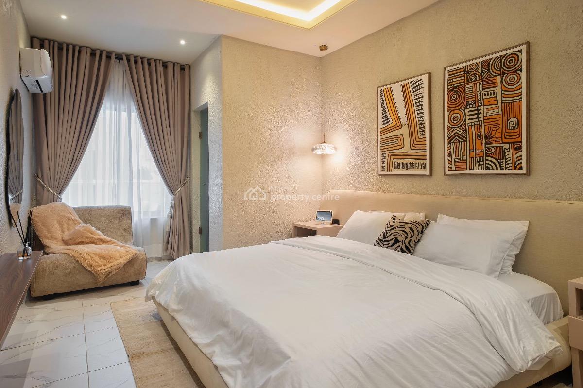 Luxury & Aesthetic 2 Bedroom Apartment W/ Pool, Gym & Rooftop Terrace, Lekki Phase 1, Lekki, Lagos, Flat / Apartment Short Let