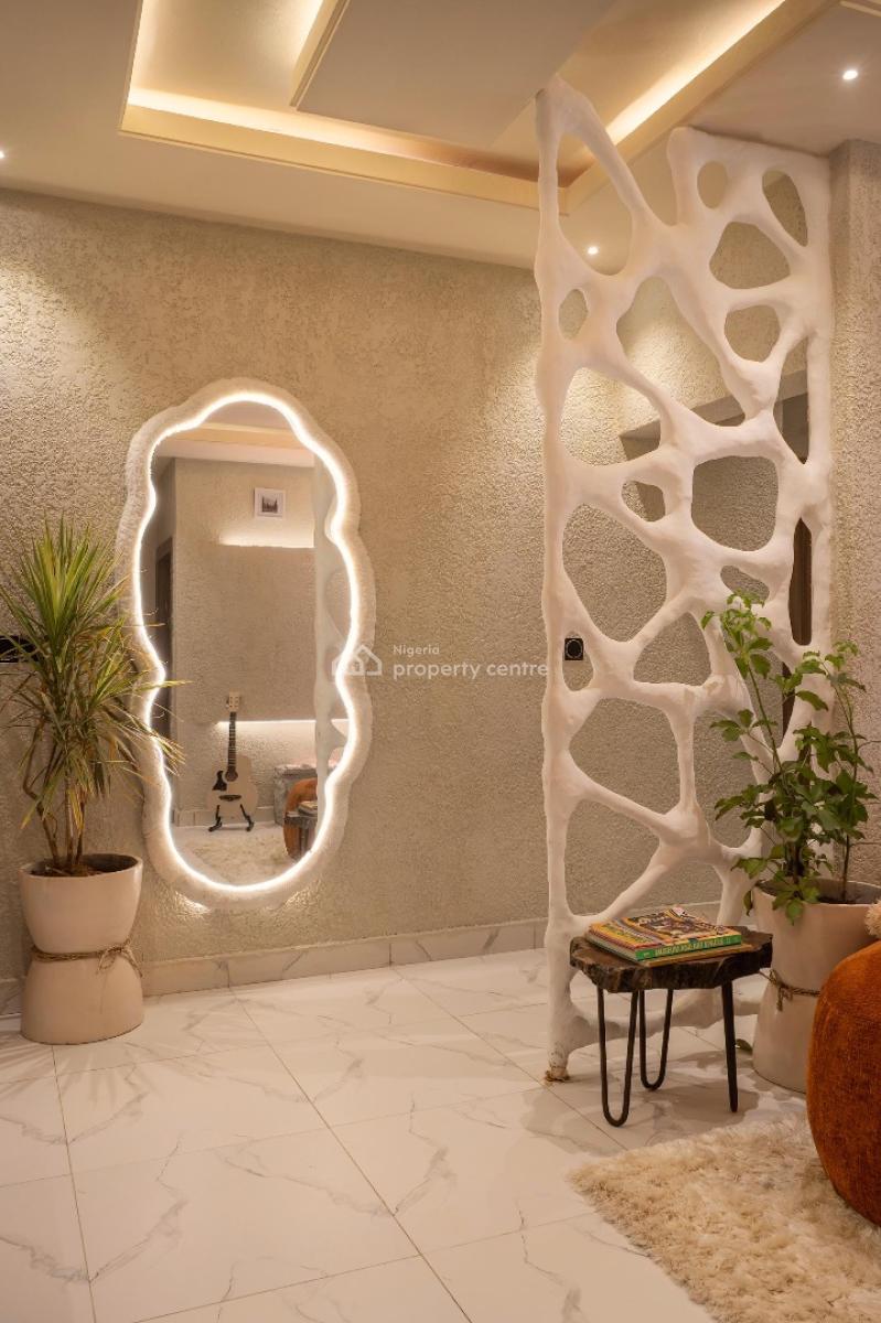 Luxury & Aesthetic 2 Bedroom Apartment W/ Pool, Gym & Rooftop Terrace, Lekki Phase 1, Lekki, Lagos, Flat / Apartment Short Let