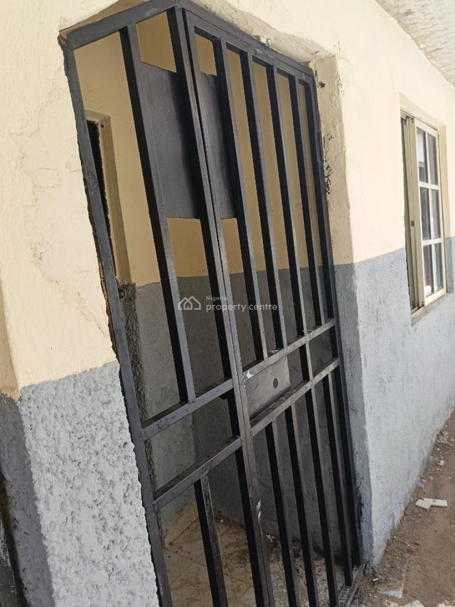 Newly Renovated Standard Selfcon in Guidna Kubwa, Guidna Opposite Nysc Junction Off Kubwa Express Way, Kubwa, Abuja, Self Contain (single Rooms) for Rent