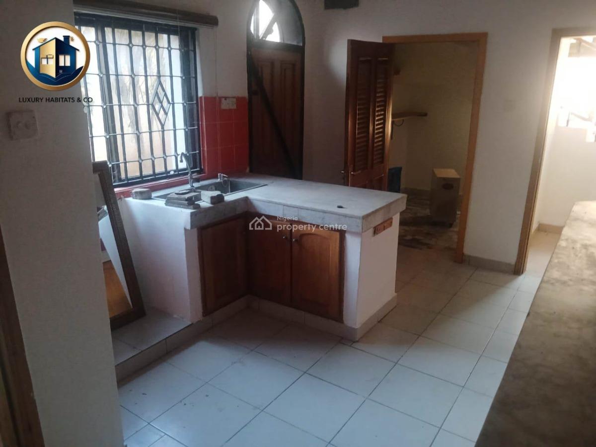 4-bedroom Semi-detached House with 1-room Boys Quarters, Lekki Phase 1, Lekki, Lagos, Semi-detached Duplex for Rent