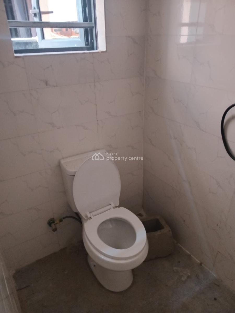 Primwater View 2 Bedroom Flat, By Third Mainland Bridge, Adekunle, Yaba, Lagos, Flat / Apartment for Rent