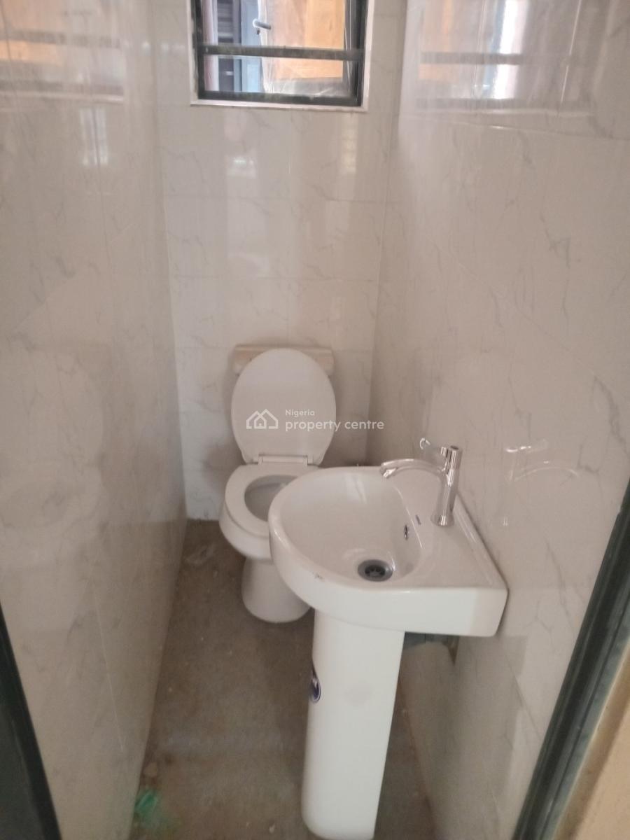 Primwater View 2 Bedroom Flat, By Third Mainland Bridge, Adekunle, Yaba, Lagos, Flat / Apartment for Rent