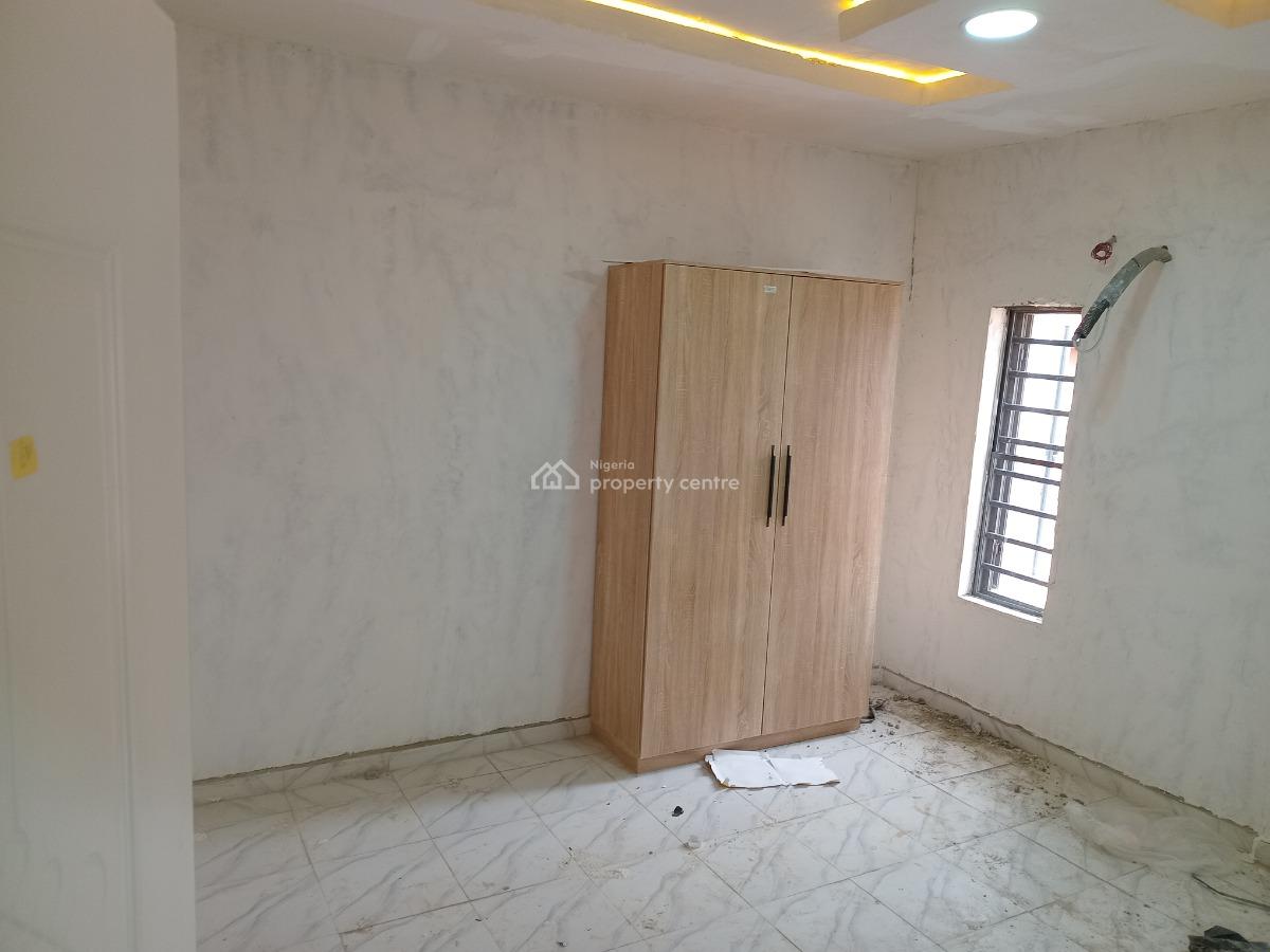 Primwater View 2 Bedroom Flat, By Third Mainland Bridge, Adekunle, Yaba, Lagos, Flat / Apartment for Rent