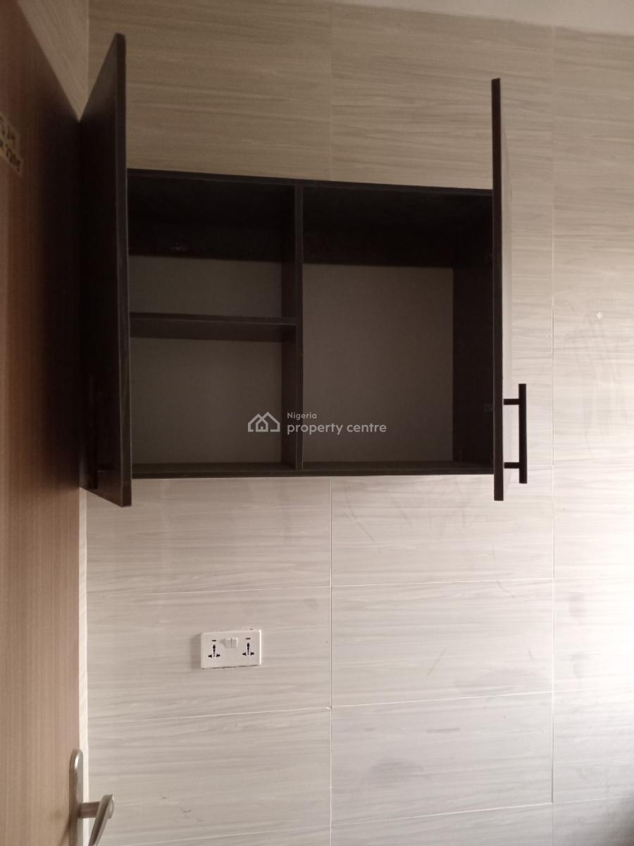Primwater View 2 Bedroom Flat, By Third Mainland Bridge, Adekunle, Yaba, Lagos, Flat / Apartment for Rent