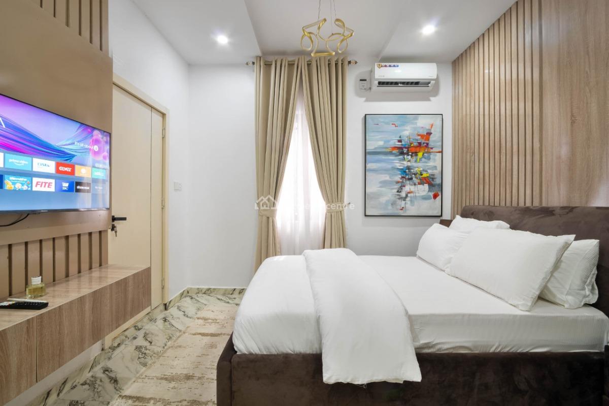 Luxury 3 Bedroom Apartment with Gymnasium and Swimming Pool, Inbuilt Speakers, Netflix, Unlimited Wifi, Ps5, Ikate, Lekki, Lagos, Flat / Apartment Short Let