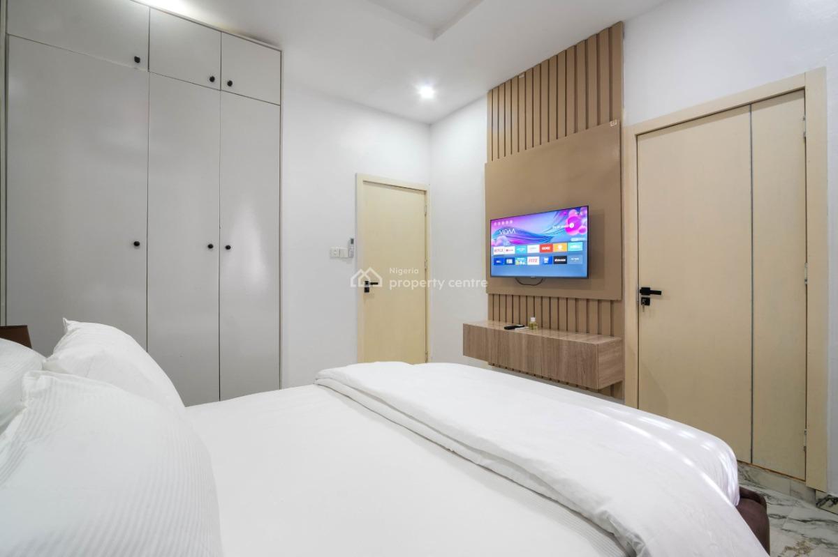 Luxury 3 Bedroom Apartment with Gymnasium and Swimming Pool, Inbuilt Speakers, Netflix, Unlimited Wifi, Ps5, Ikate, Lekki, Lagos, Flat / Apartment Short Let