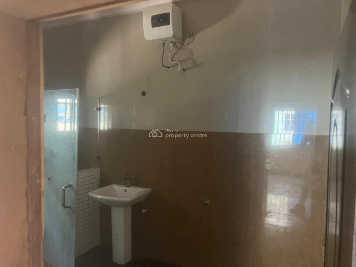 Well Renovated Self Compound 5 Bedroom Semi-detached Duplex, Chevron, Lekki, Lagos, Semi-detached Duplex for Rent