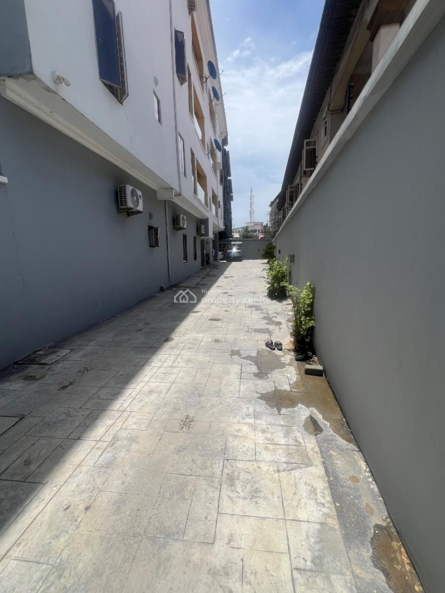 Upscale 2 Bedroom Flat, No 8 Idowu Emma Street, Ilasan, Lekki, Lagos, Flat / Apartment for Rent