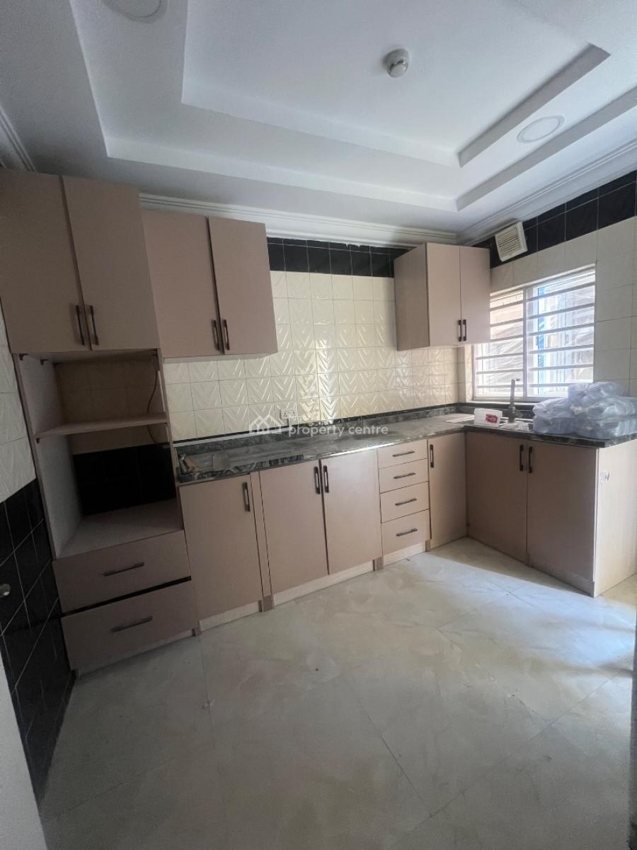Upscale 2 Bedroom Flat, No 8 Idowu Emma Street, Ilasan, Lekki, Lagos, Flat / Apartment for Rent